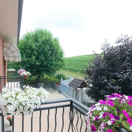 Da Laura E Aldo Bed and breakfast Neive