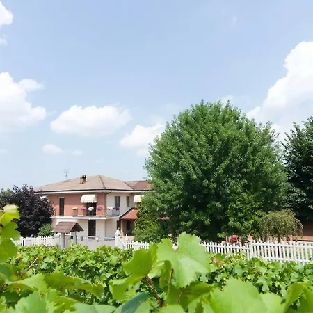 Bed & Breakfast Da Laura E Aldo Neive